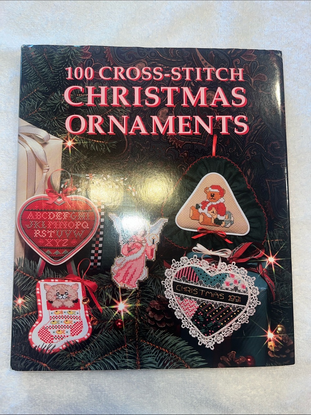 Cross-Stitch Christmas Ornaments Pattern Book - Red & Green